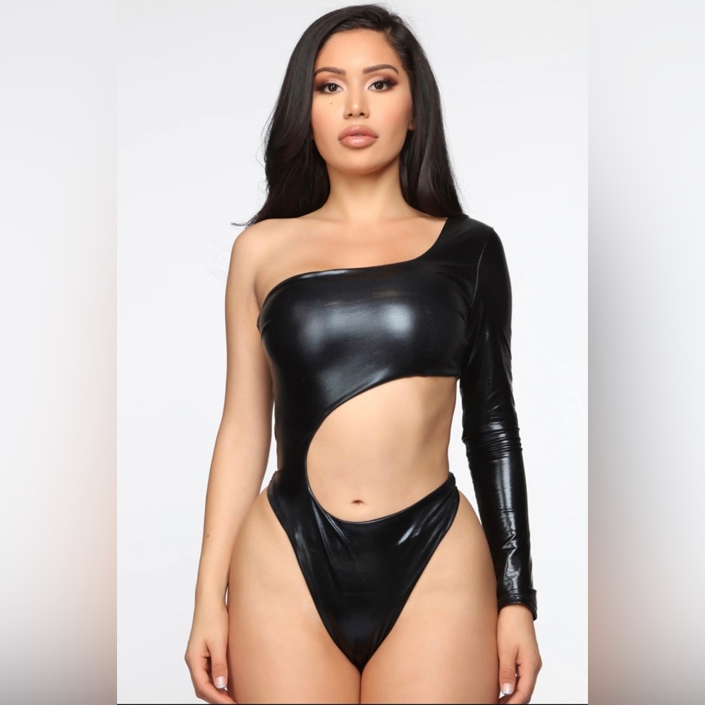 NEW Fashion Nova dont cut me out faux leather black bodysuit size medium